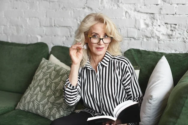 hairstyles for over 50 with glasses